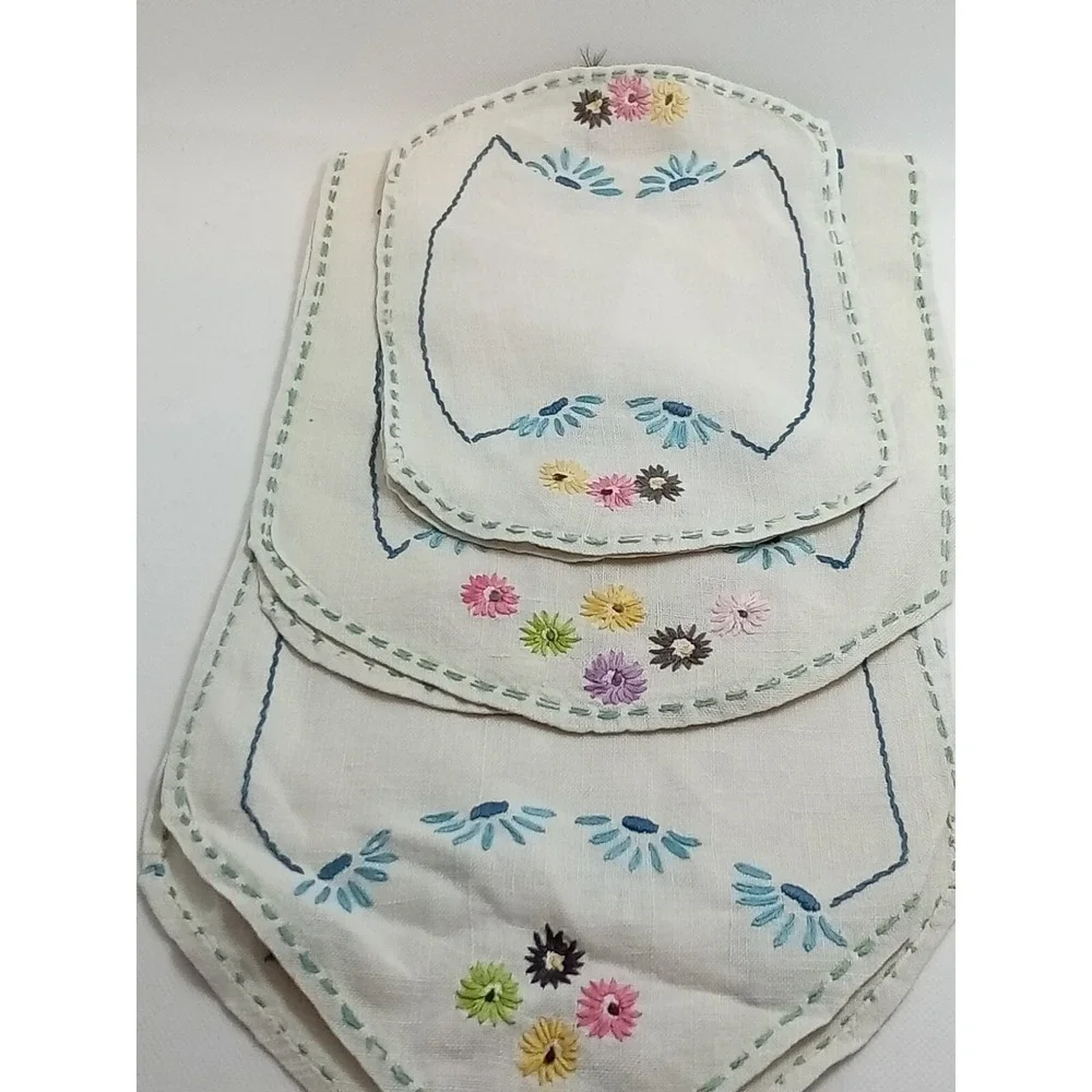 4 Vintage Needlepoint Doilies‎